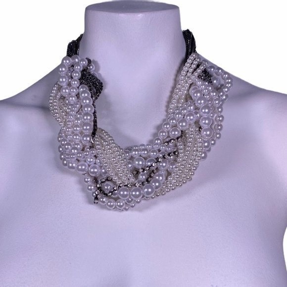 New Woman Small Adjustable Faux Pearl With Diamonds Necklace - Picture 1 of 6